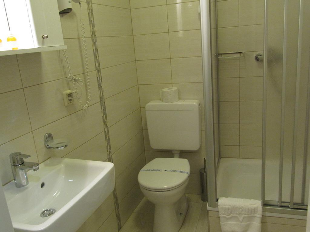 Hotel Am Hauptbahnhof Schwerin  Pokój zdjęcie